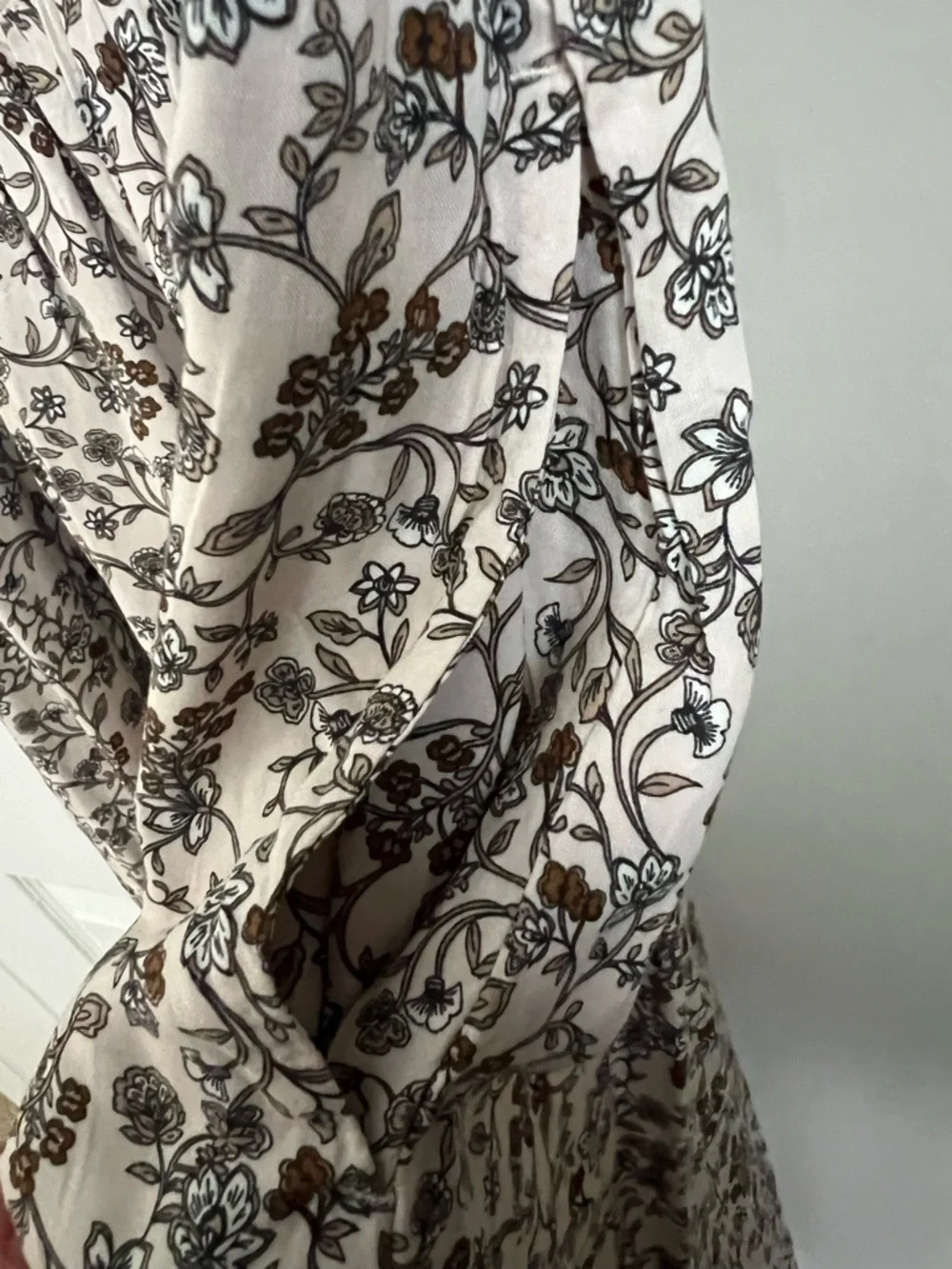 Old Navy Beige & Black Floral V-Neck Smocked Waist Sleeveless Dress Medium - Picture 9 of 9